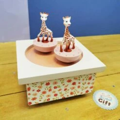 La Boîte à Musique Dansante - Sophie La Girafe