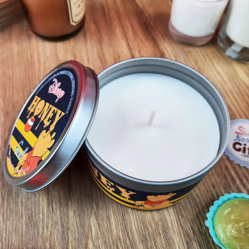 Bougie Végétale - Winnie L'Ourson - Parfum Miel - Edition Métal – Image 3