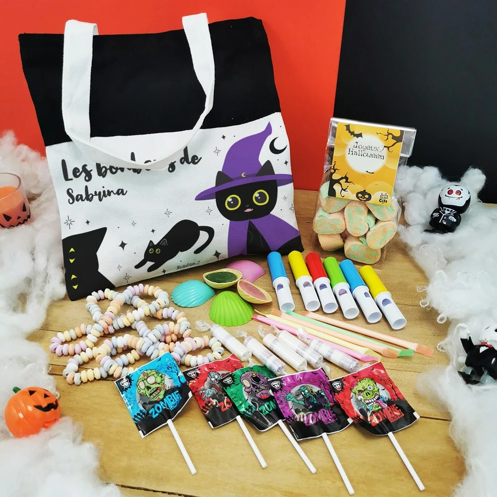 Sac Chat Noir D'Halloween Personnalisé - "Les Bonbons De ..." Rempli De Bonbons – Image 2