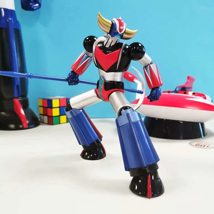 Goldorak - Figurine Goldorak Avec Son Vaisseau Et Ses AstĂ©rohaches â Image 3