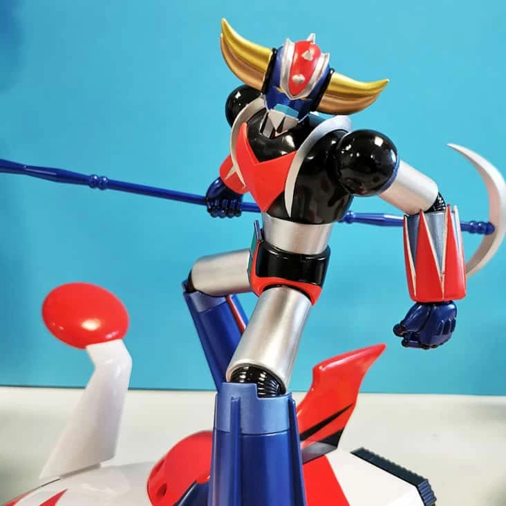 Goldorak - Figurine Goldorak Avec Son Vaisseau Et Ses AstĂ©rohaches â Image 2