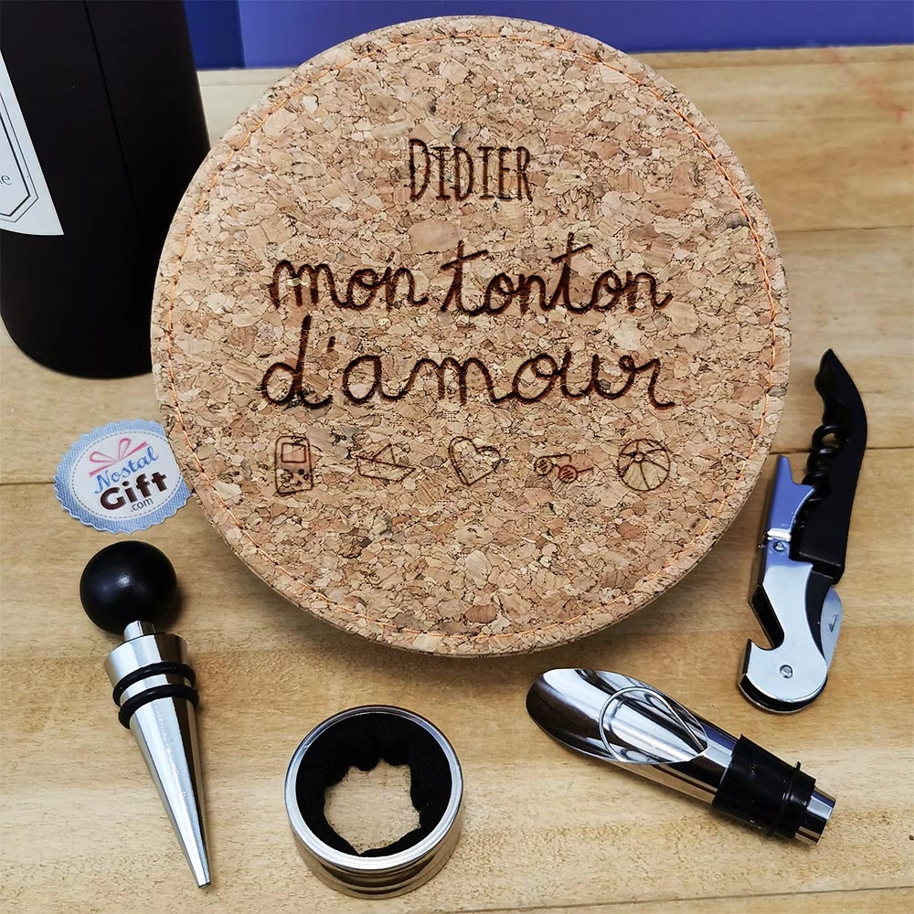 Coffret Cadeau Vin : Coffret En Liège Personnalisé Et Ses Accessoires De Vin – Image 2