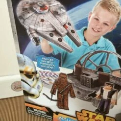 Paper Craft - Star Wars : Han Solo, Chewbacca Et Le Falcon Millenium